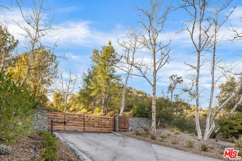Single Family Homes for Sale at 715 Crater Camp Drive Calabasas, California 91302 United States