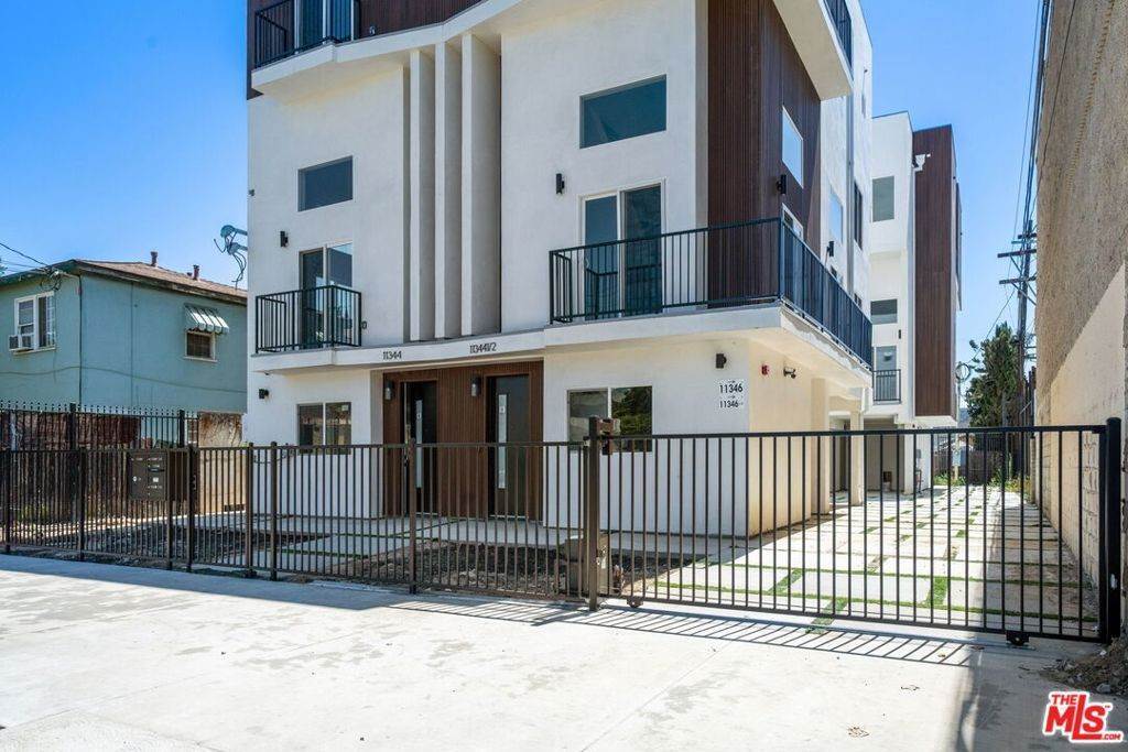 Residential Income for Sale at 11344 Hatteras Street North Hollywood, California 91601 United States