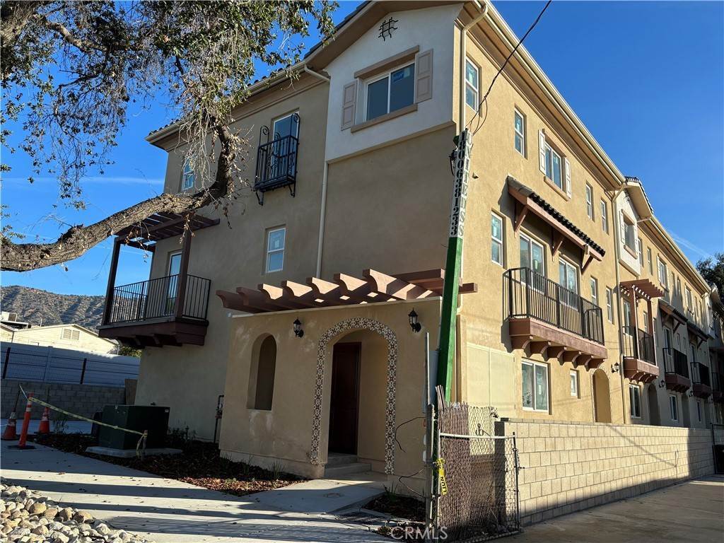 Residential Lease at 820 North Soldano Avenue # 2 Azusa, California 91702 United States