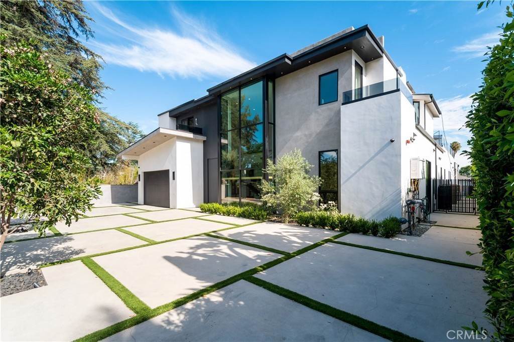 Residential Lease at 13340 Chandler Boulevard Sherman Oaks, California 91401 United States