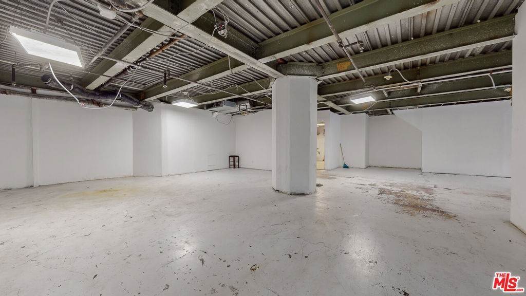 Commercial at 529 West 7th Street # MEZZANINE Los Angeles, California 90014 United States