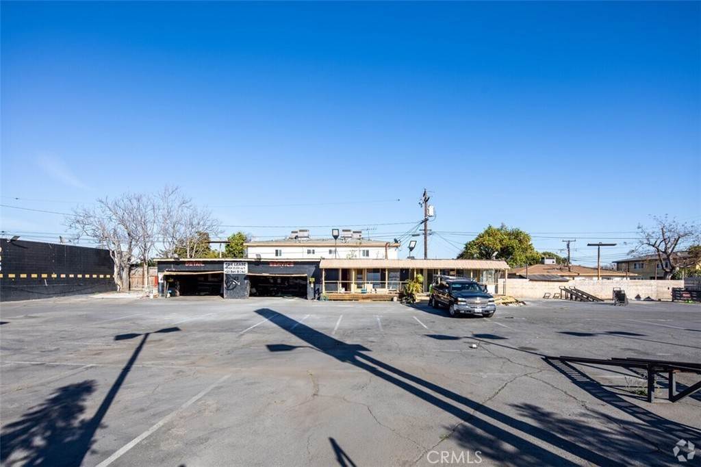Commercial for Sale at 10512 Hawthorne Boulevard Inglewood, California 90304 United States