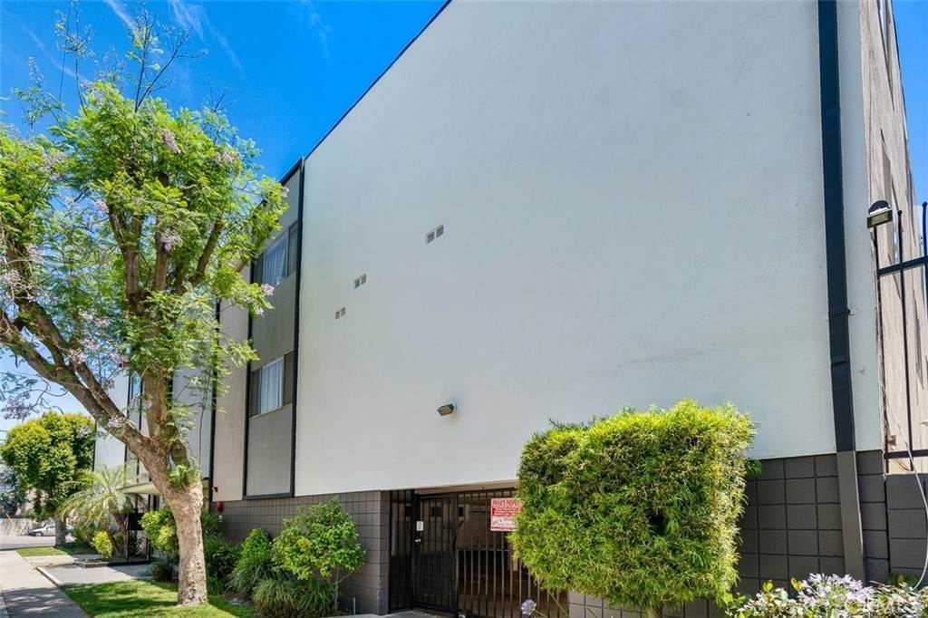 Residential Income for Sale at 5259 Sepulveda Boulevard Sherman Oaks, California 91411 United States