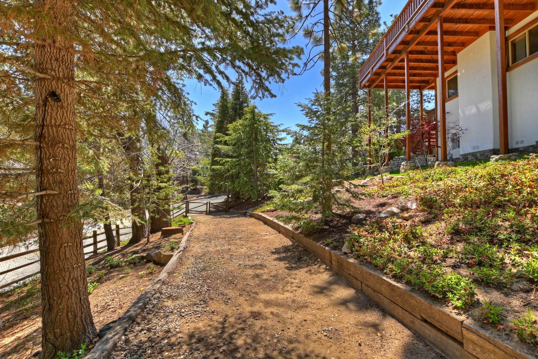 42. Single Family Homes for Sale at 303 Fairway Dr, Lake Arrowhead, CA 92352 303 Fairway Drive Lake Arrowhead, California 92352 United States