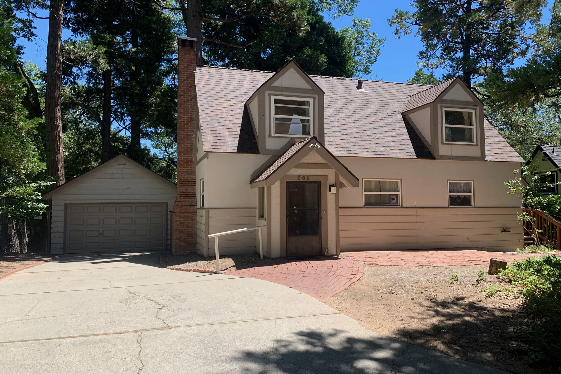 Single Family Homes for Sale at 201 Hemlock Drive, Lake Arrowhead, CA 92352 201 Hemlock Drive Lake Arrowhead, California 92352 United States