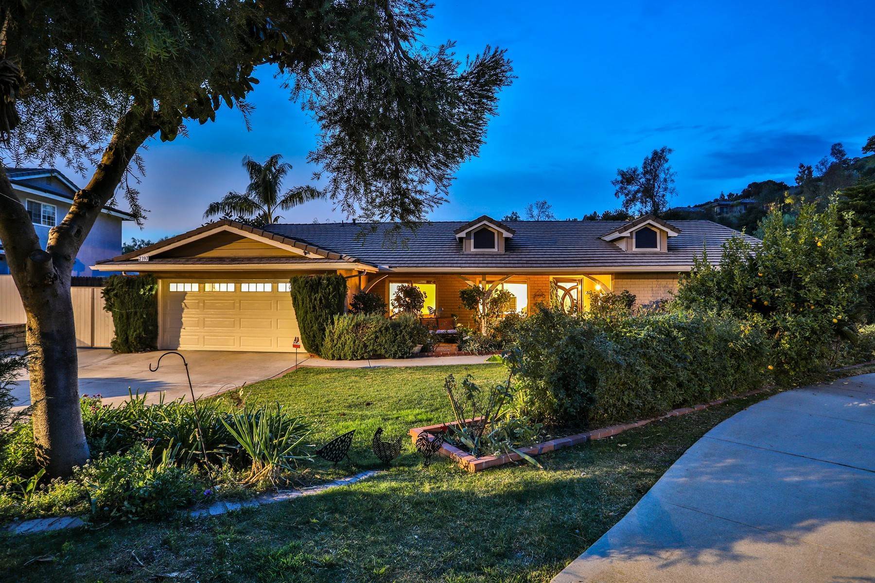 Single Family Homes 为 销售 在 2397 N. San Benito Court, Claremont, California 91711 2397 N. San Benito Court 克莱尔蒙特, 加利福尼亚州 91711 美国
