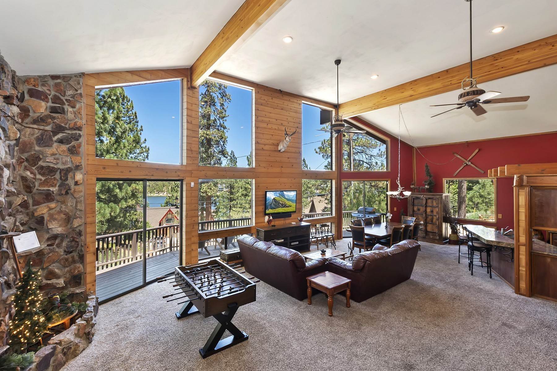 Single Family Homes для того Продажа на 786 Cove Drive, Big Bear Lake, CA 92315 786 Cove Drive Big Bear Lake, Калифорния 92315 Соединенные Штаты