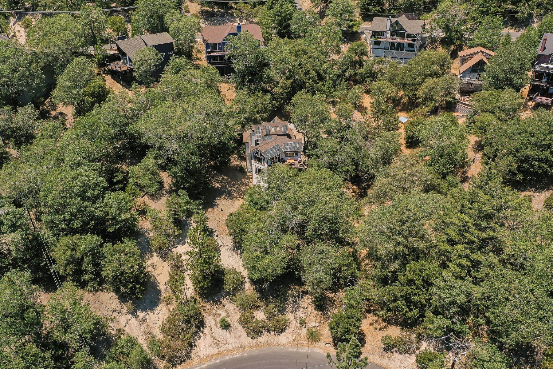 36. Single Family Homes for Sale at 27496 Alpen Dr, Lake Arrowhead 92352 27496 Alpen Drive Lake Arrowhead, California 92352 United States