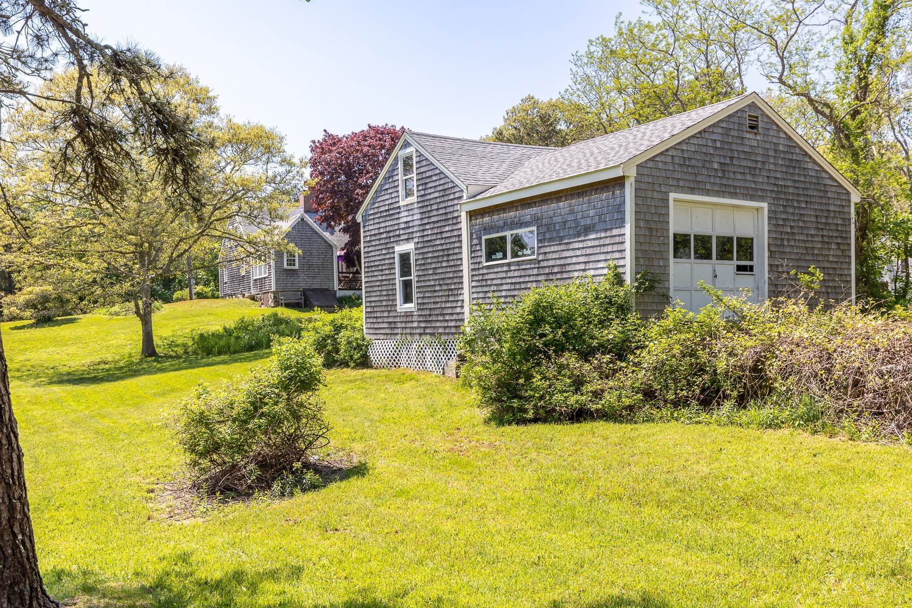 12. Single Family Homes for Sale at Classic Cape Farmhouse 140 N Dennis Road South Yarmouth, Massachusetts 02664 United States