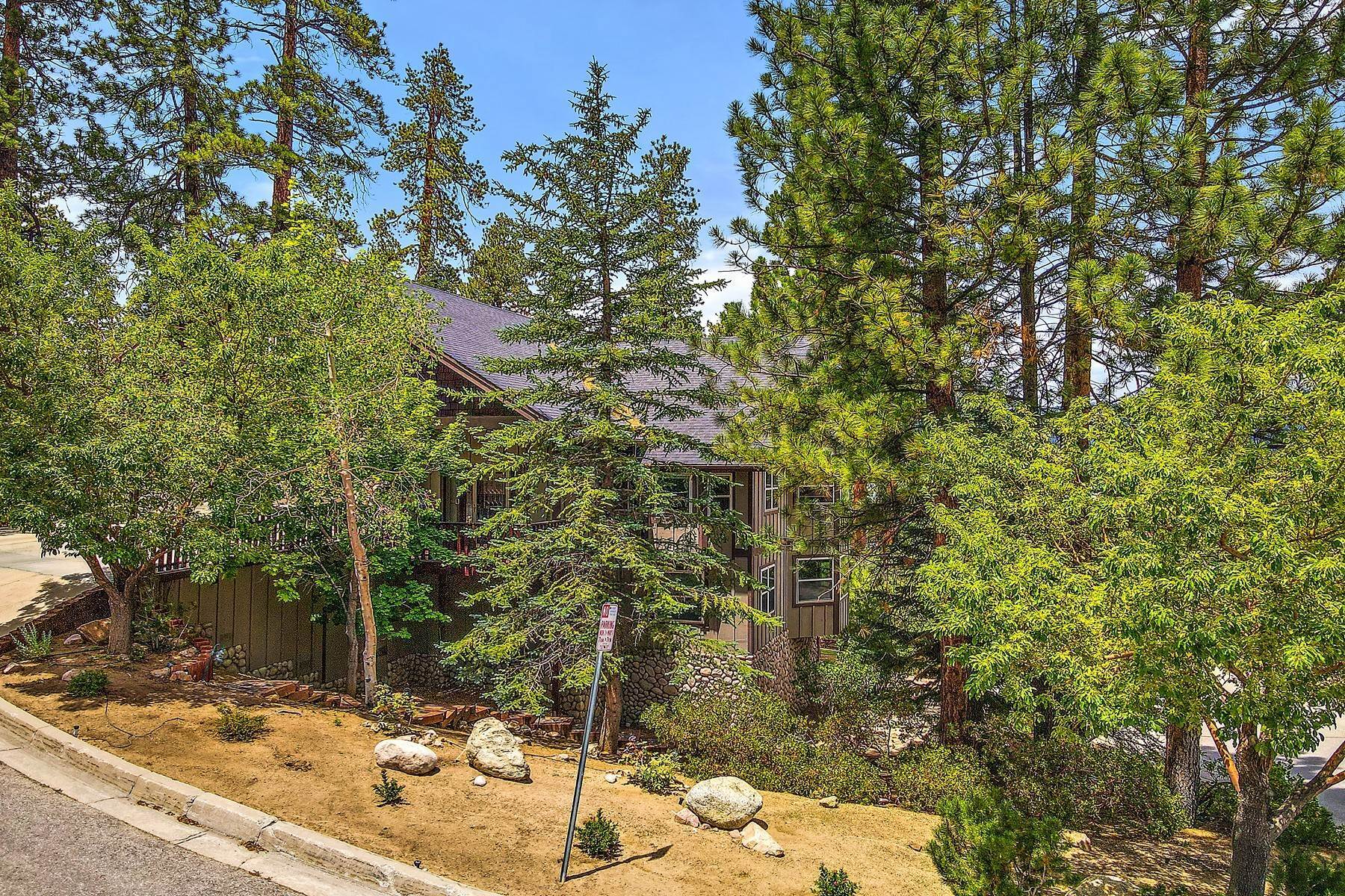 38. Single Family Homes for Sale at 40550 Quail Run Road, Big Bear Lake, CA 92315 40550 Quail Run Rd Big Bear Lake, California 92315 United States