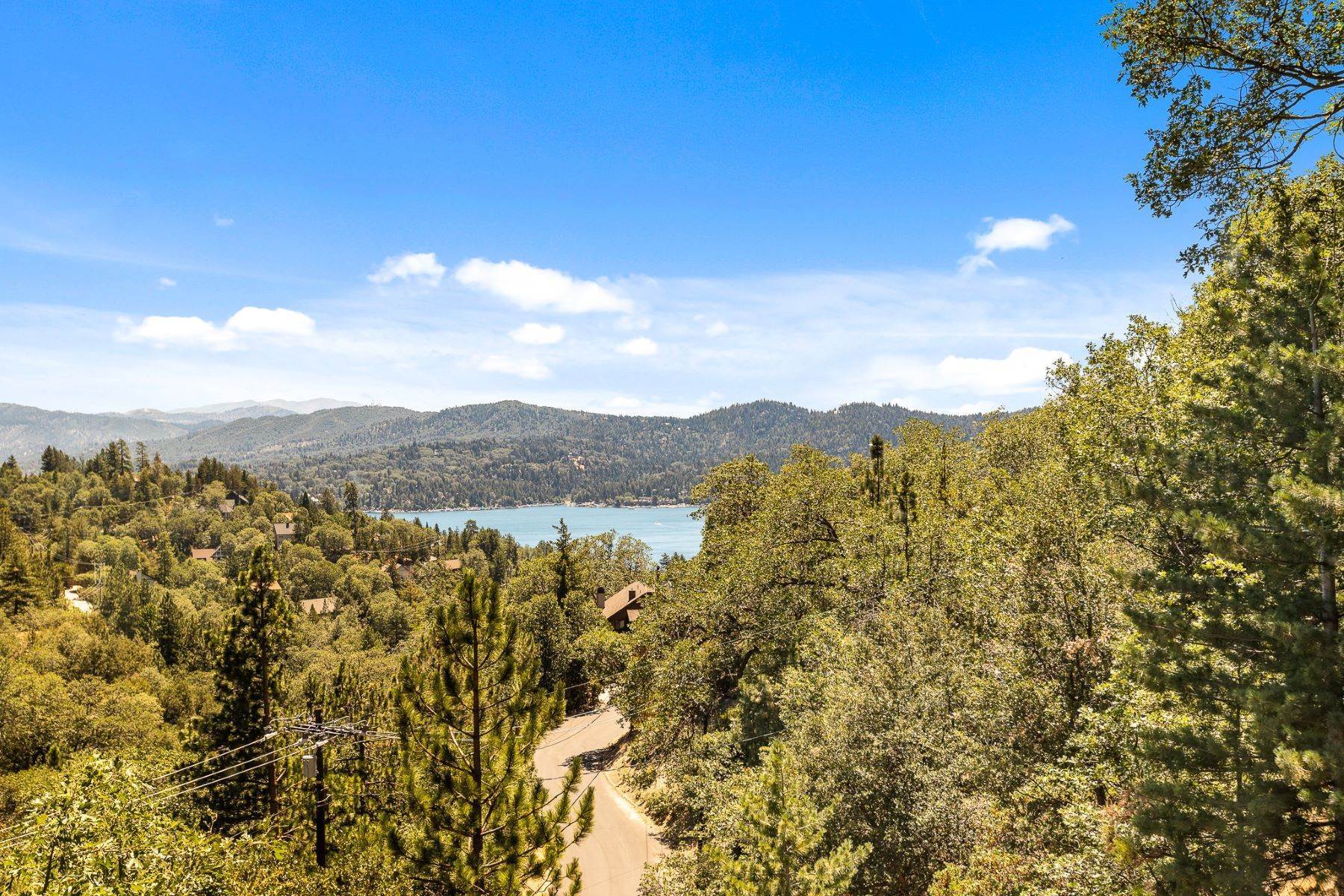 32. Single Family Homes for Sale at 27496 Alpen Dr, Lake Arrowhead 92352 27496 Alpen Drive Lake Arrowhead, California 92352 United States