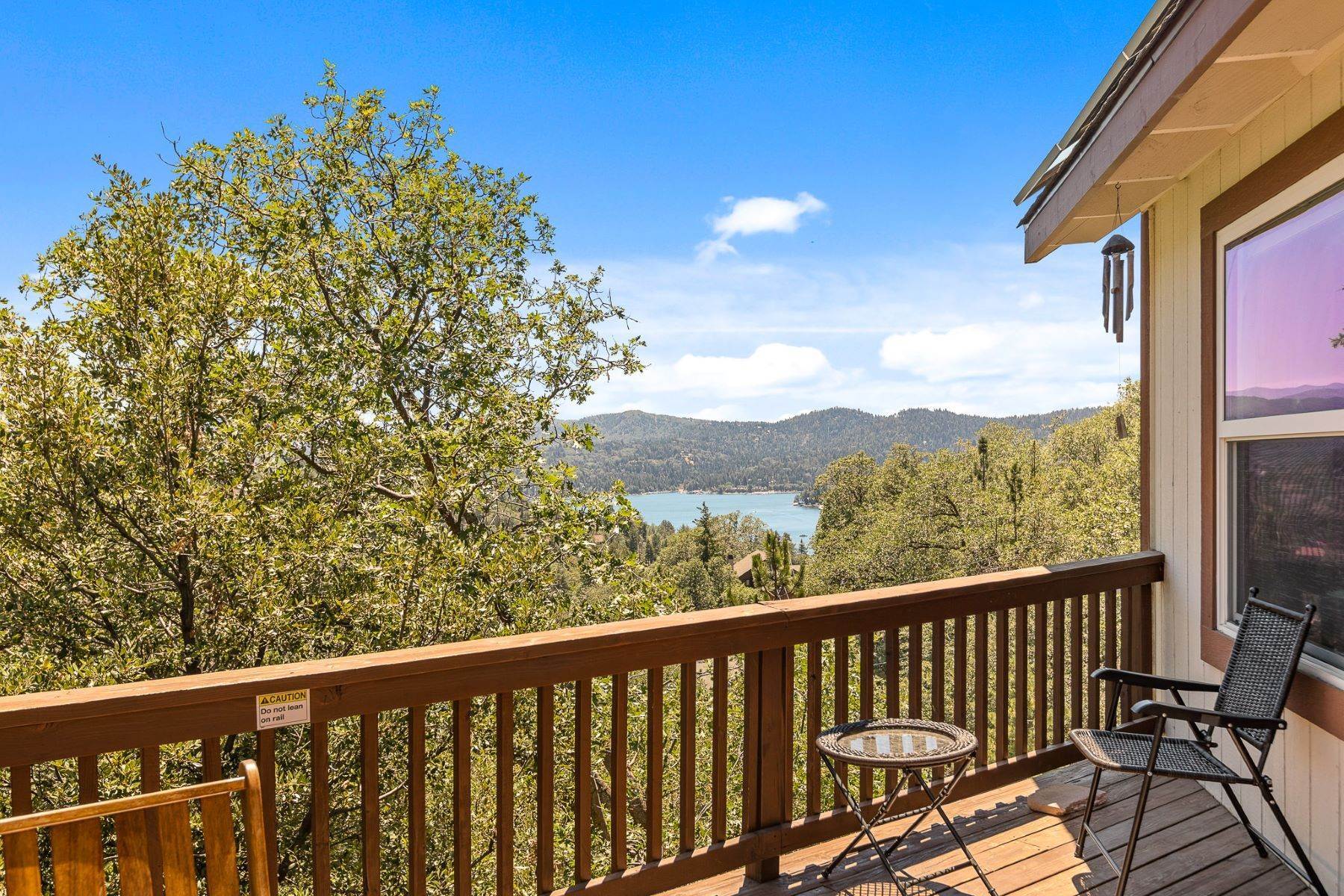 16. Single Family Homes for Sale at 27496 Alpen Dr, Lake Arrowhead 92352 27496 Alpen Drive Lake Arrowhead, California 92352 United States