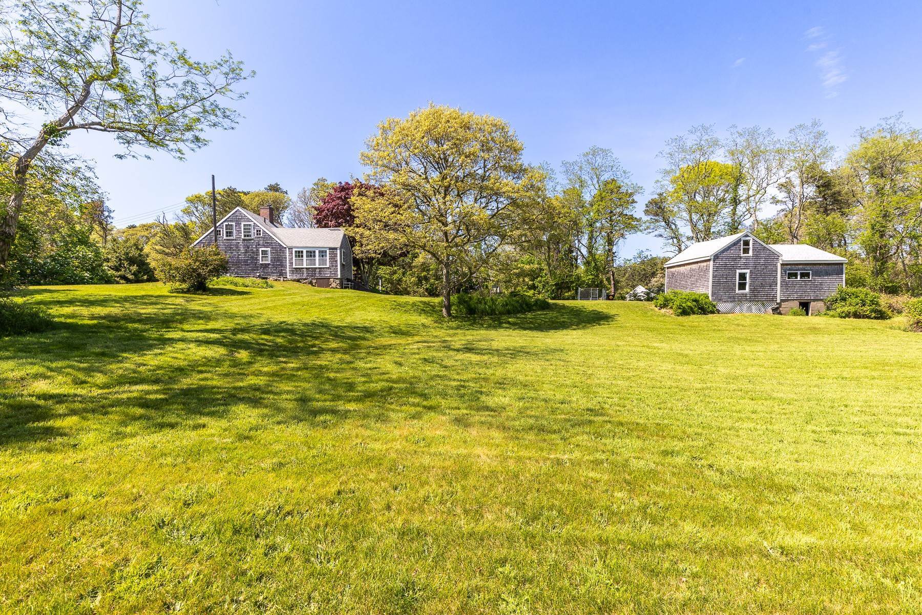 16. Single Family Homes for Sale at Classic Cape Farmhouse 140 N Dennis Road South Yarmouth, Massachusetts 02664 United States
