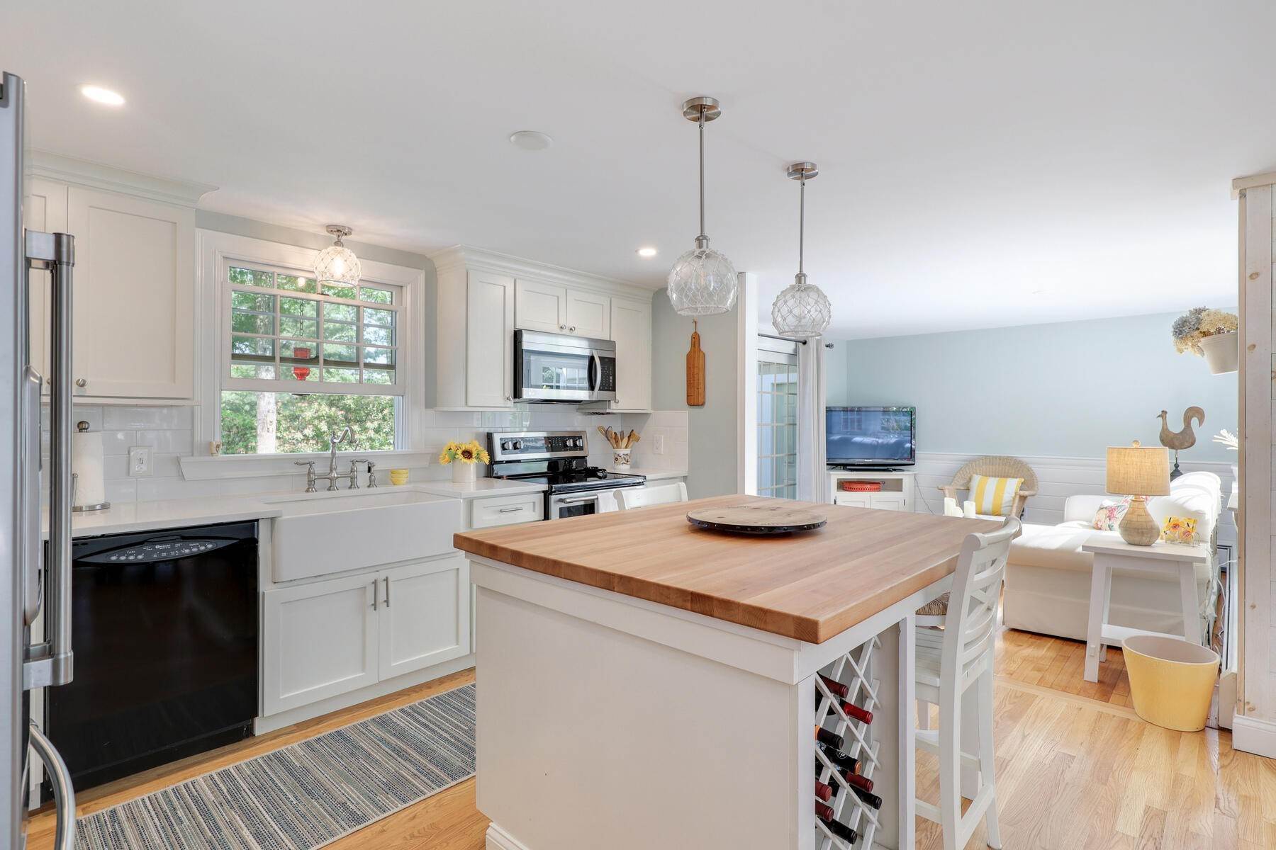 14. Single Family Homes for Sale at 43 Putting Green Circle, South Yarmouth, MA, 02664 43 Putting Green Circle South Yarmouth, Massachusetts 02664 United States