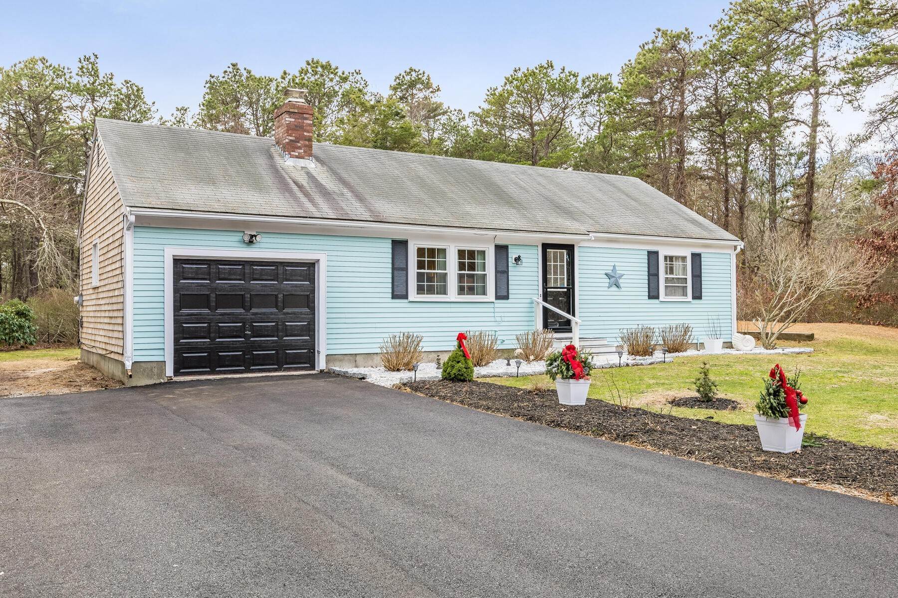 4. Single Family Homes for Sale at 95 Washington Avenue, West Yarmouth, MA, 02673 95 Washington Ave Yarmouth, Massachusetts 02673 United States