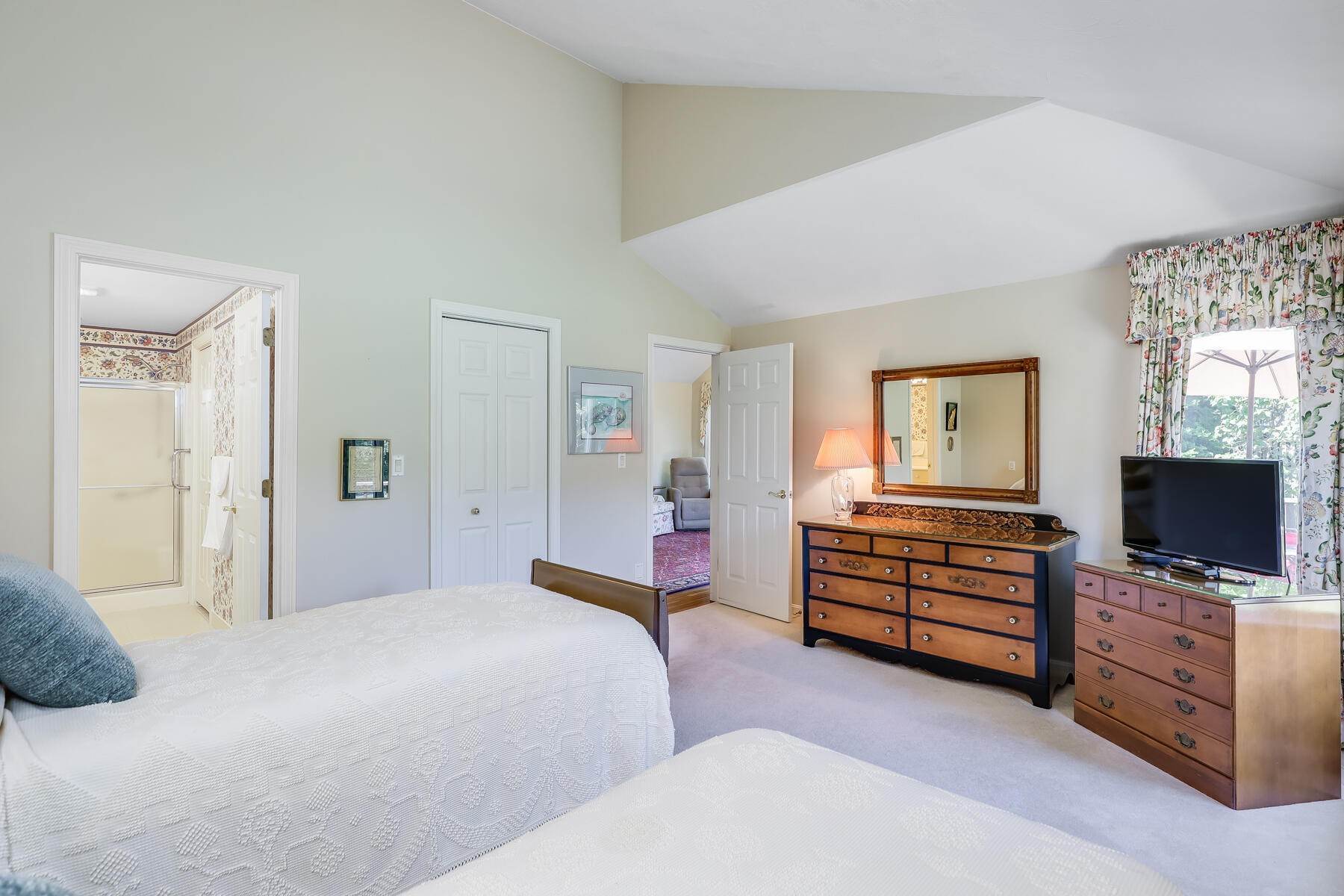 6. Condominiums for Sale at 4 West Woods, Yarmouth Port, MA, 02675 4 West Woods Yarmouth Port, Massachusetts 02675 United States