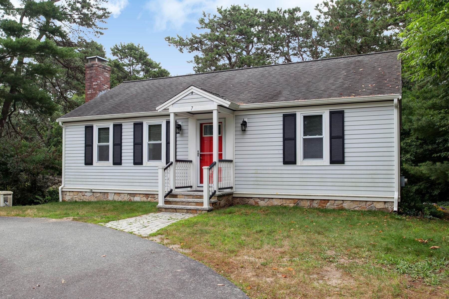 3. Single Family Homes for Sale at 7 Cardinal Lane West Yarmouth, Massachusetts 02673 United States